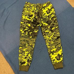 Under Armour Neon joggers and hoodie set